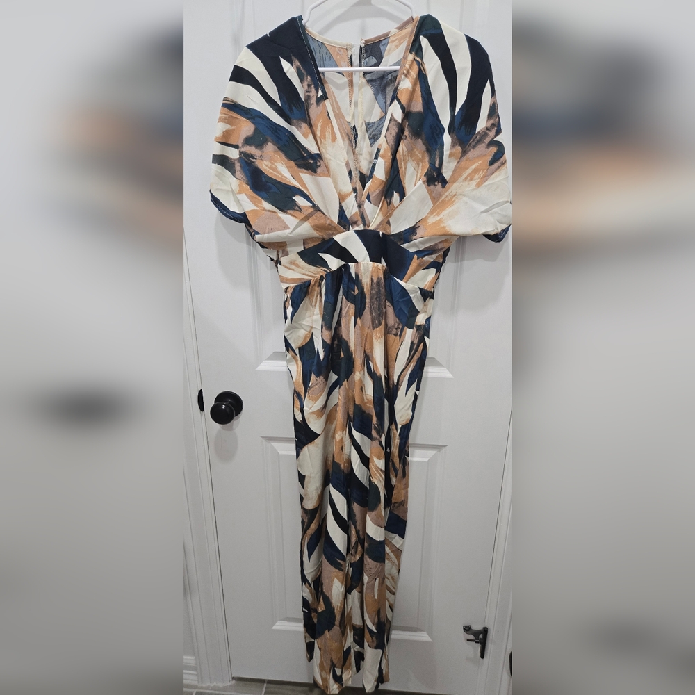 Pant suit. Short sleeve. Stretchy Waistline. Shein. Size L.